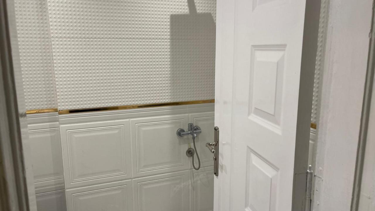 Fancy Close To Airport Fully Furnished Apartamento