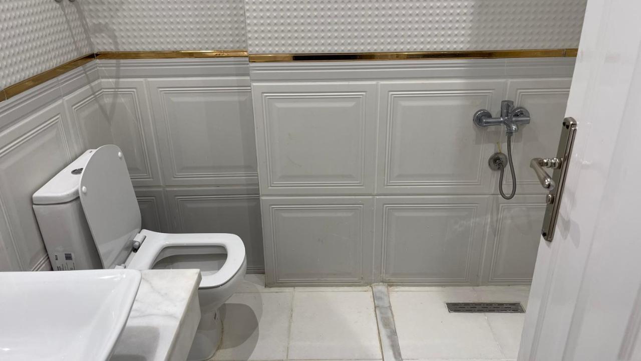 Fancy Close To Airport Fully Furnished Apartamento