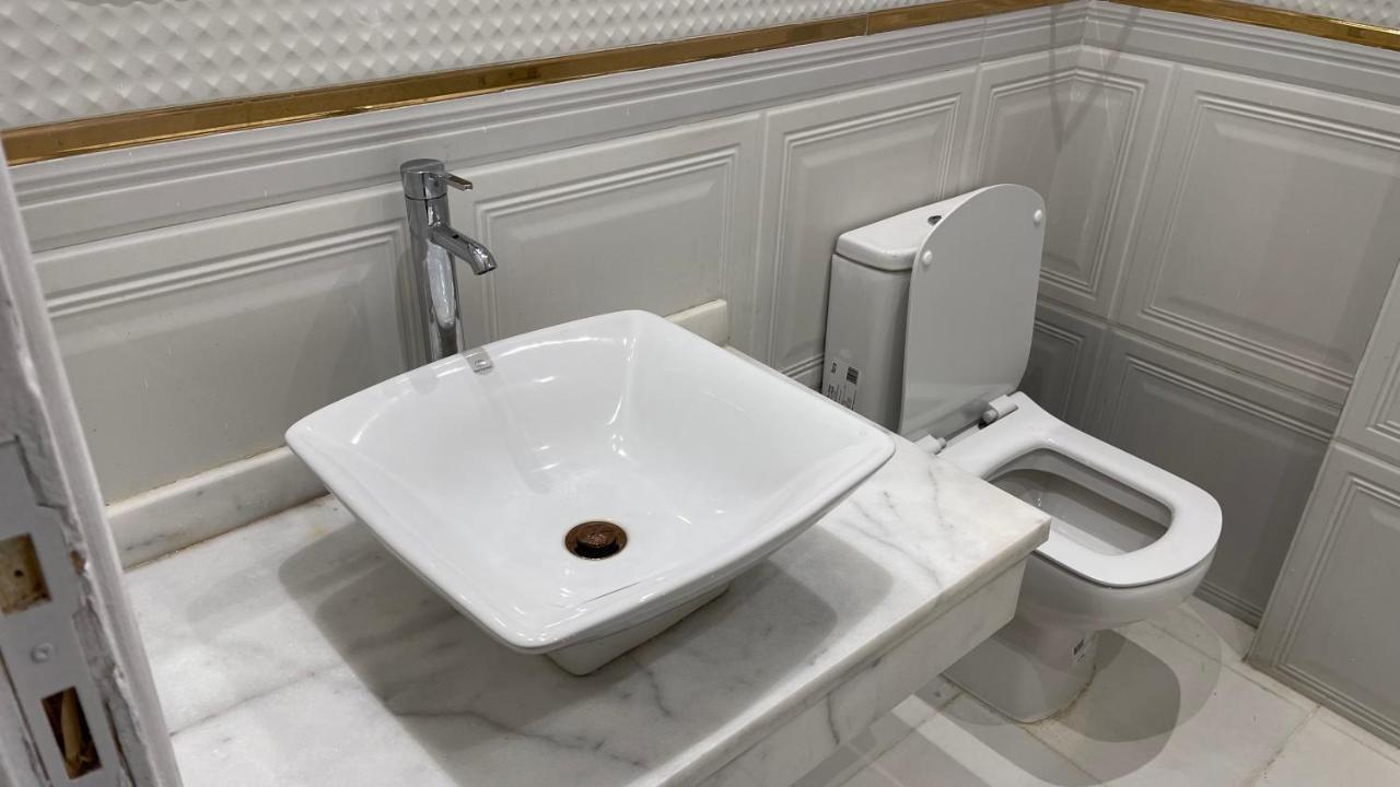 Fancy Close To Airport Fully Furnished Apartamento El Cairo